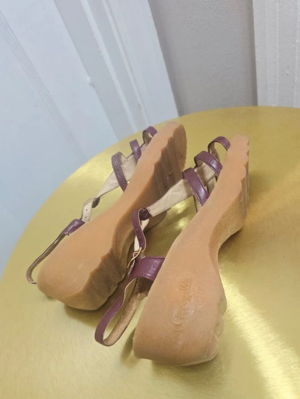 Pappagallo Burgundy Leather Wedge Heels T-strap with Three Horizontal Bands Sz 8
